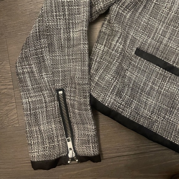 H&M Tweed Cropped Blazer with Embellished Shoulder Detail - Picture 10 of 11